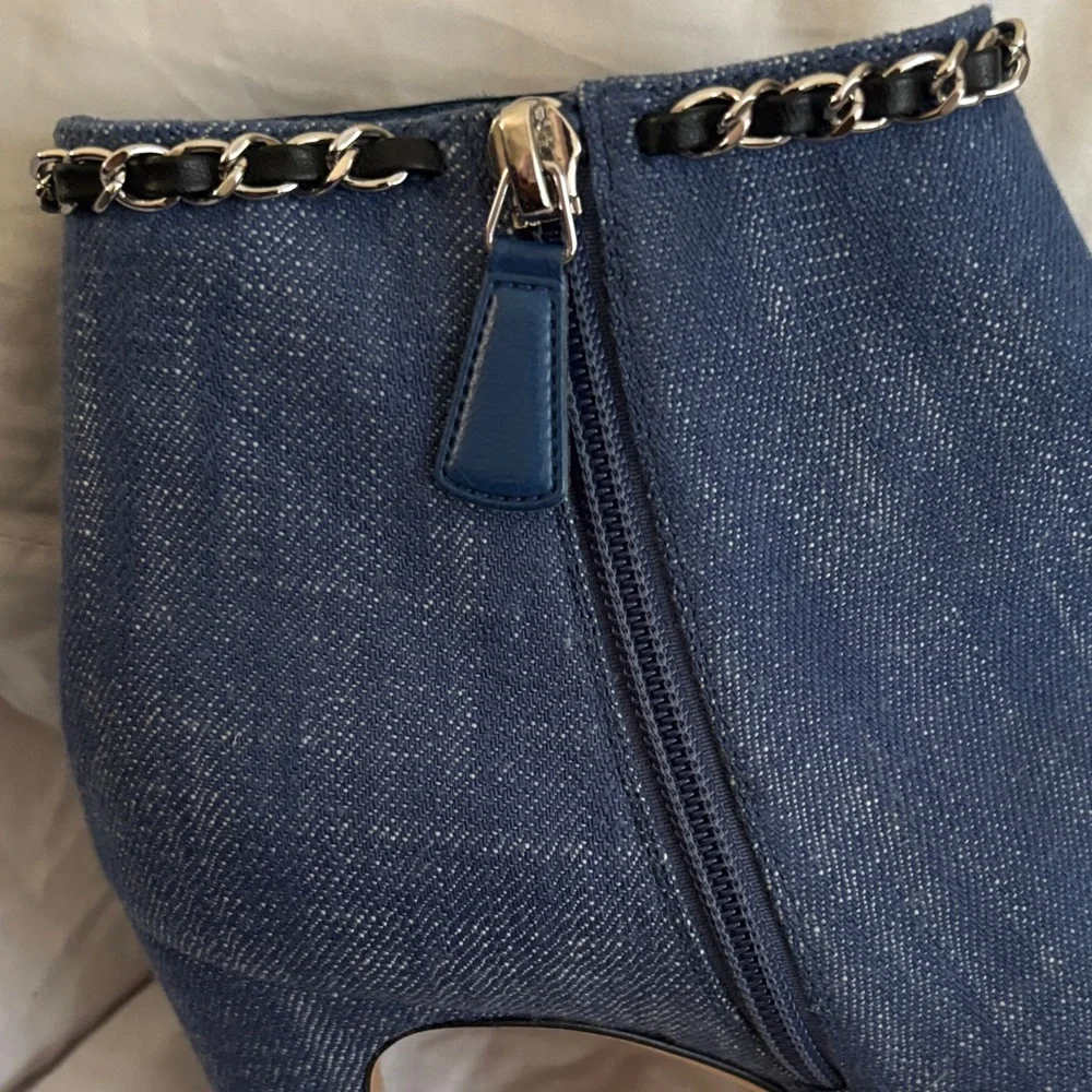 CHANEL elegant denim